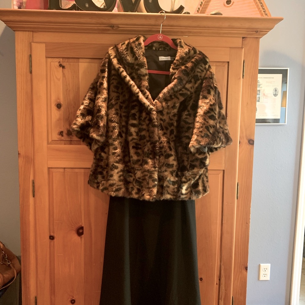 Faux fur short boxy jacket with pockets.